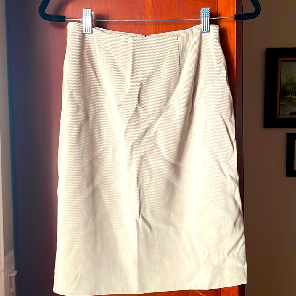 Emporio Armani skirt size 40. NWT.